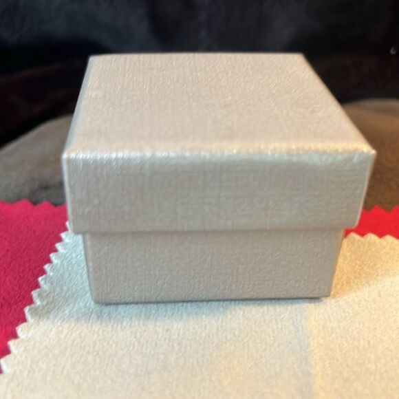 Crystal Bee with Pearl in Goldtone Brooch - Picture 7 of 7